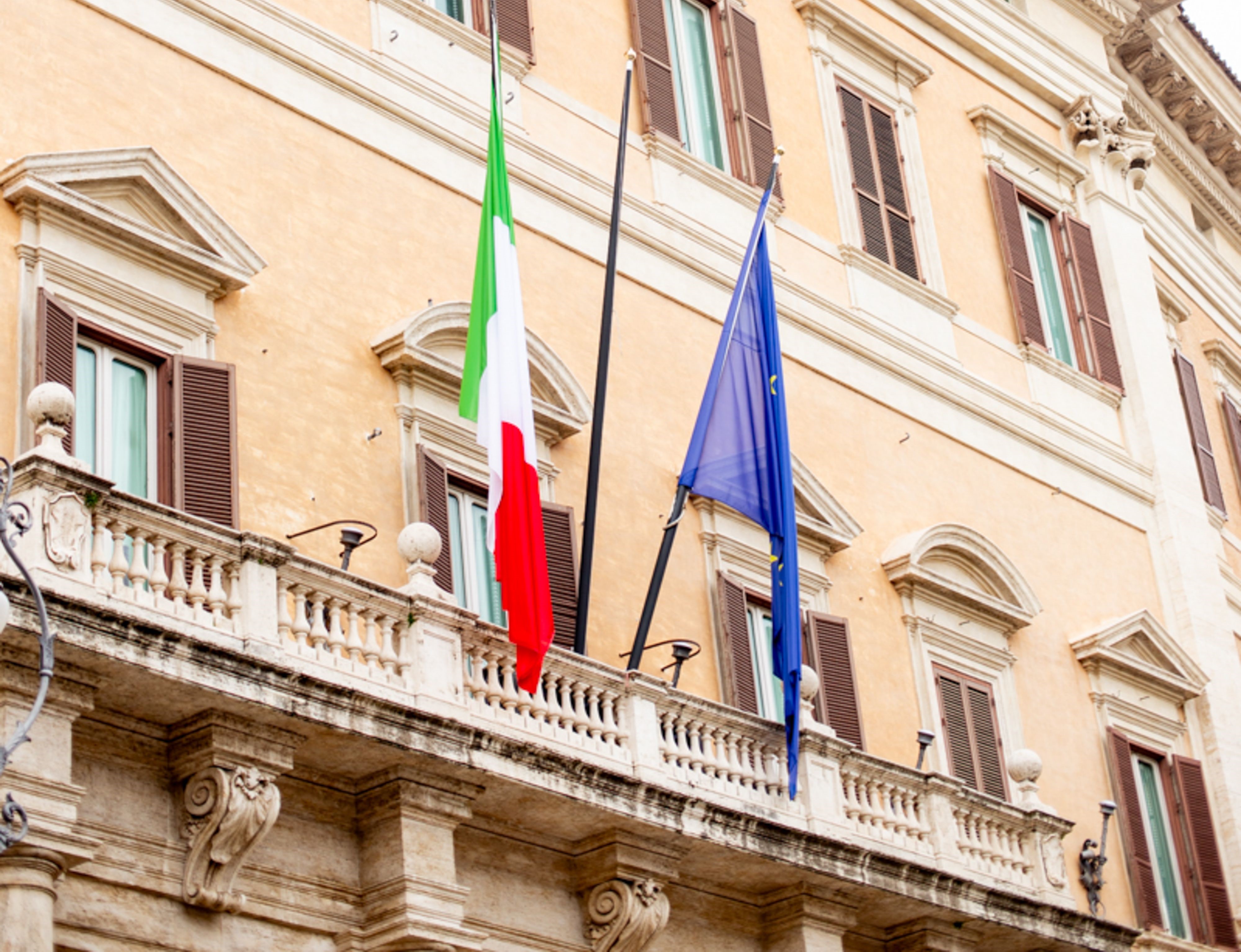 Integrazione degli studenti stranieri, il Governo prepara il ddl: tetto del 30% e stop a burqa e niqab a scuola